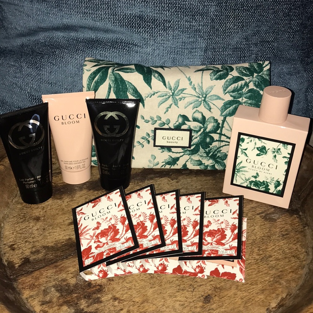 Gucci Bloom Acqua Di Fiori 3.3oz Fragrance &Clutch